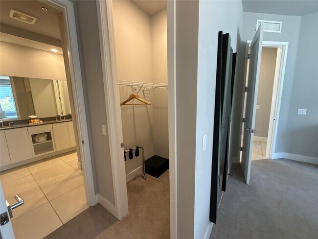 Building Photo - 7740 Sandy Ridge Dr