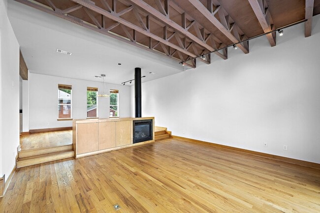 Building Photo - 1414 Rosewood St