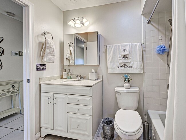 Building Photo - 2BD/2BA/1CG in Vivienda West - a 55+Community