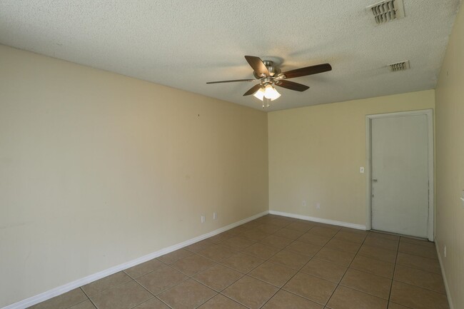 Building Photo - 1040 Covington St