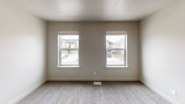 Building Photo - 3 bed 2.5 bath in  Townhome Spanish Fork