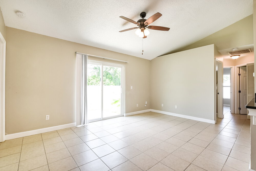 Building Photo - 1306 Silverthorn Dr