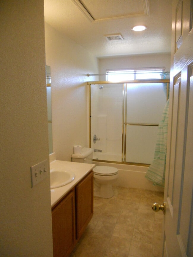 Building Photo - LARGE CORNER LOT 2 STORY 4 BED HOME IN MATHER