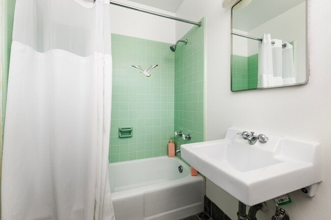 Building Photo - Introducing the Private Beach House in Carpinteria, CA!