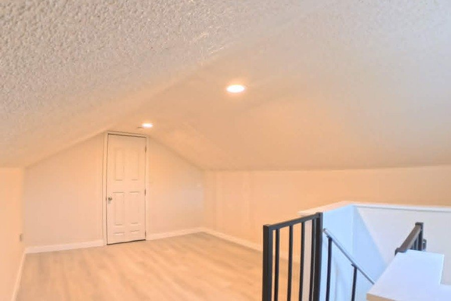 Building Photo - 618 5th St SE