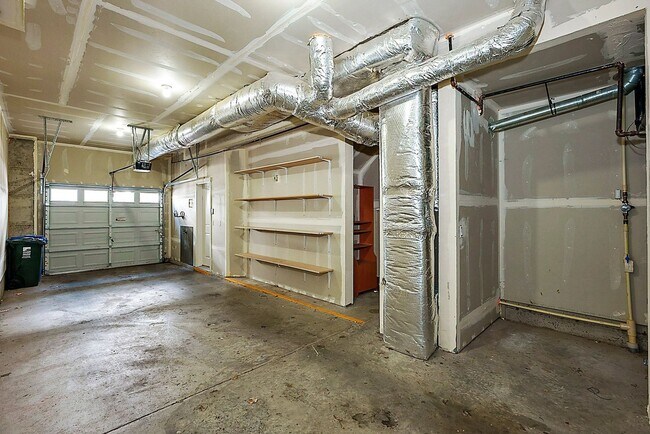 Building Photo - Modern 3-Story Tacoma Condo – Downtown Cit...