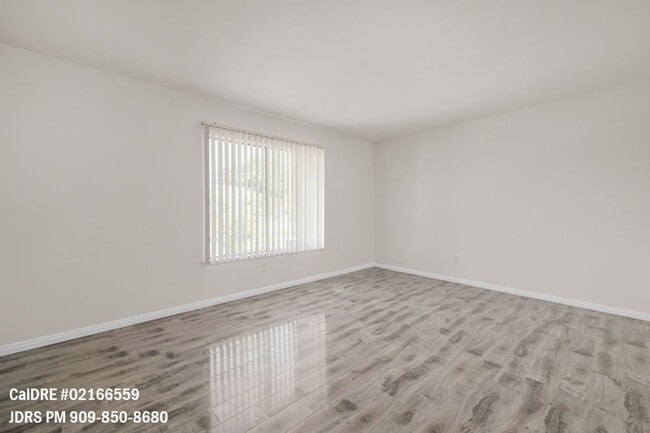 Building Photo - Walnut 3 Bedroom Townhouse