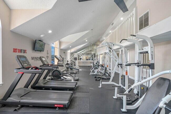 Building Photo - Charming 1-Bedroom Condo Retreat in Orlando - Conveniently Located!