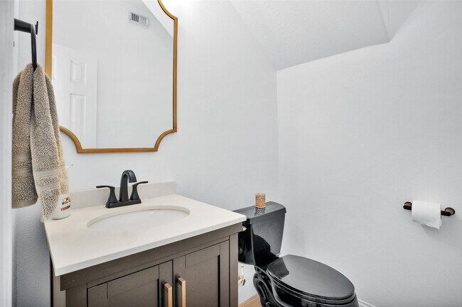 Building Photo - 3006 E Lake Falls Cir