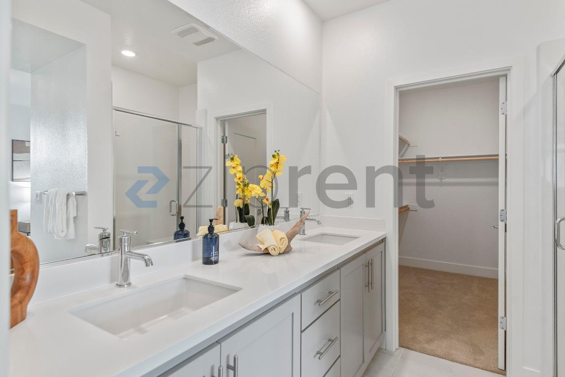 Building Photo - 37380 Watersail Way