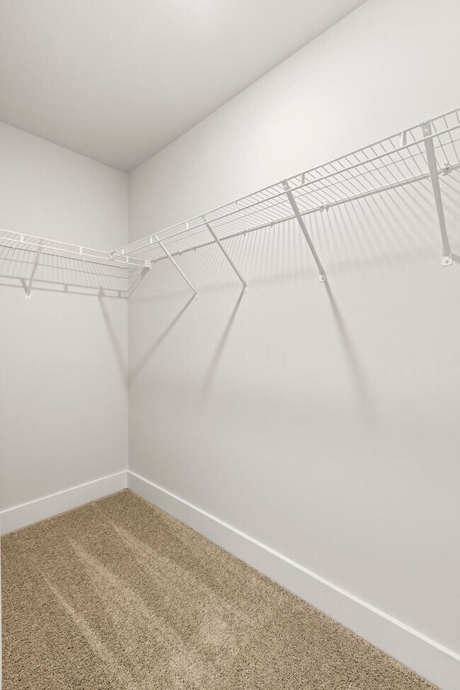 Building Photo - MOVE IN SPECIAL- ONE FREE MONTH RENT WITH A LEASE SIGNED BY FEB. 1!!