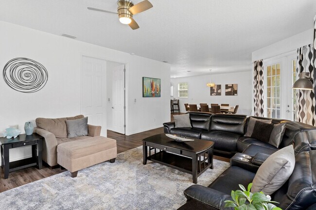 Building Photo - 4810 S Amstel Dr