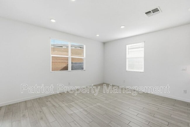 Building Photo - 6922 W Buckhorn Trail