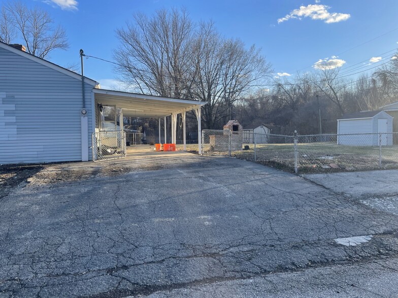 Carport/Back yard - 408 N Rogers St