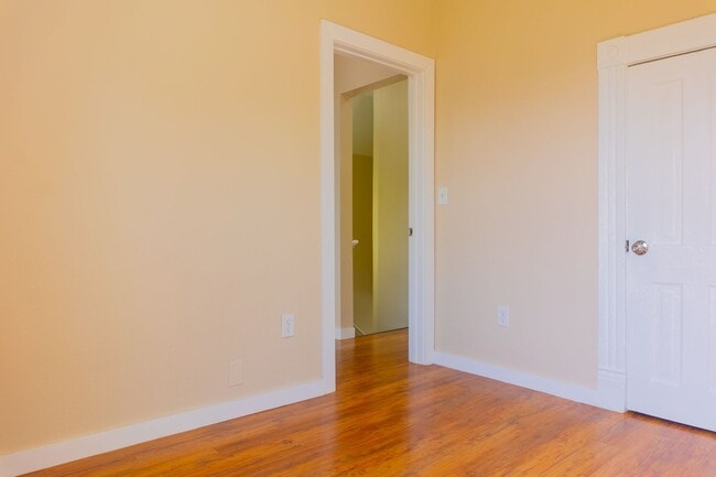 Building Photo - Spacious 3 bedroom / 2 bathroom single family home available in Tacoma!