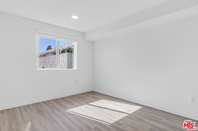 Building Photo - 10824 Blix St