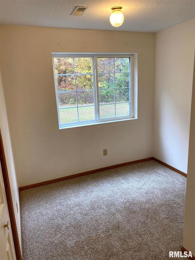 Building Photo - 3804 Creek Hill Dr