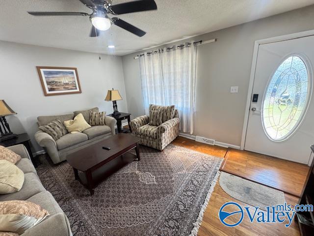 Building Photo - 522 Lisa Ln NW