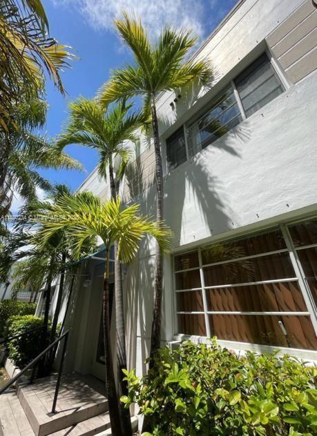 Primary Photo - 345 Collins Ave