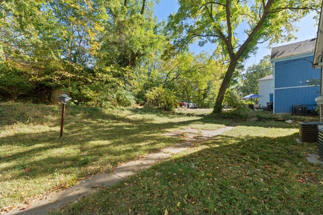 Building Photo - Duplex Near Rockhurst and UMKC – Perfect f...