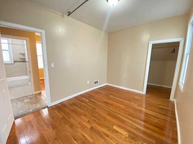 Building Photo - 186 Oakwood Pl
