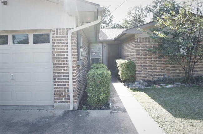 Building Photo - 3702 Rocky Hollow Trail
