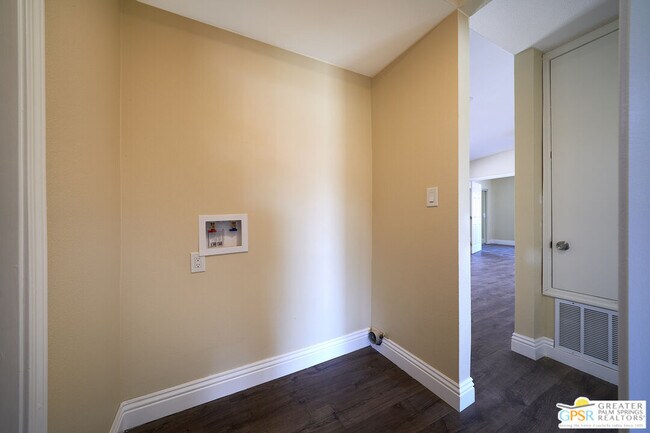 Building Photo - 51311 Avenida Velasco