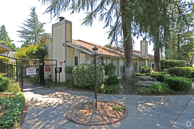 Building Photo - Brookdale Manor