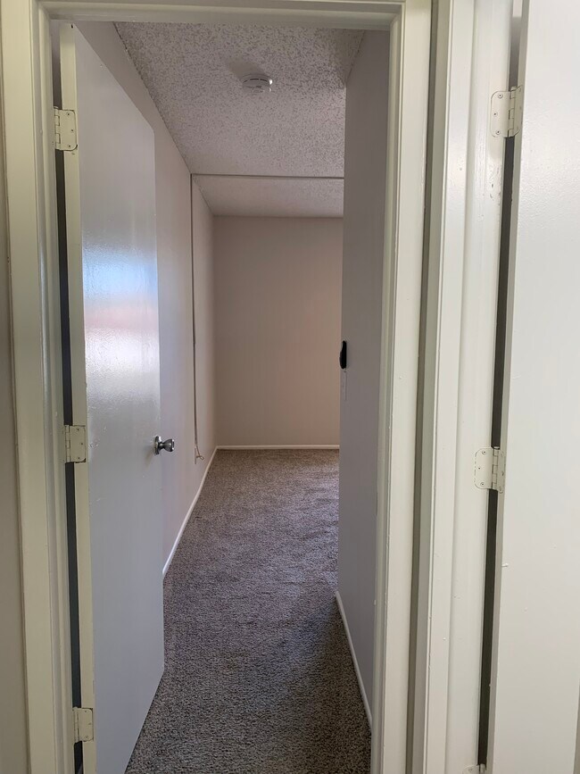 Building Photo - 2558 W Bird St