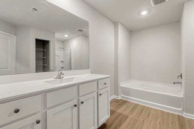 Building Photo - 6430 Winter Elm St