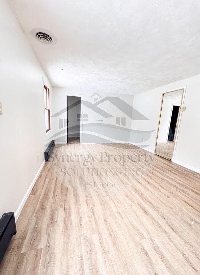 Building Photo - Lexington Schools Split Level