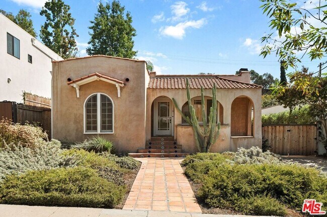 Primary Photo - 1320 Eagle Vista Dr