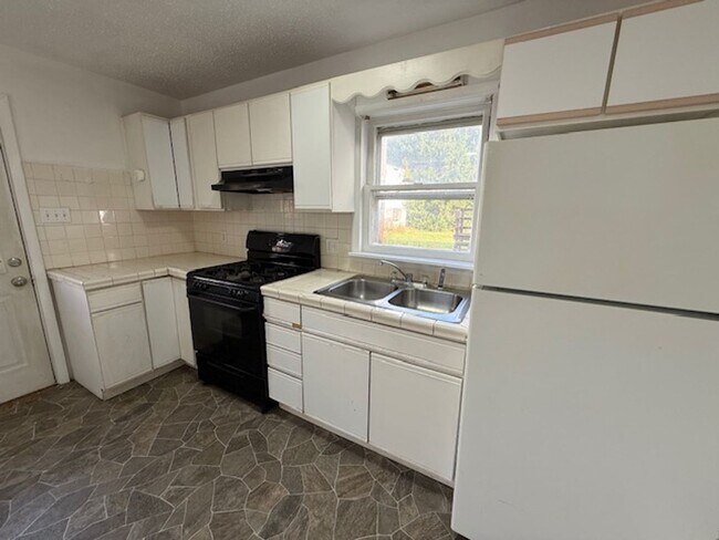 Building Photo - 49 Amm St