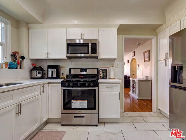 Building Photo - 3316 W 78th St
