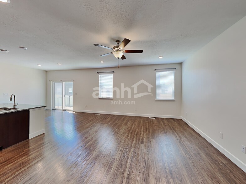Building Photo - 2360 S Wild Horse Way