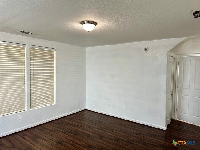 Building Photo - 135 Rush Haven