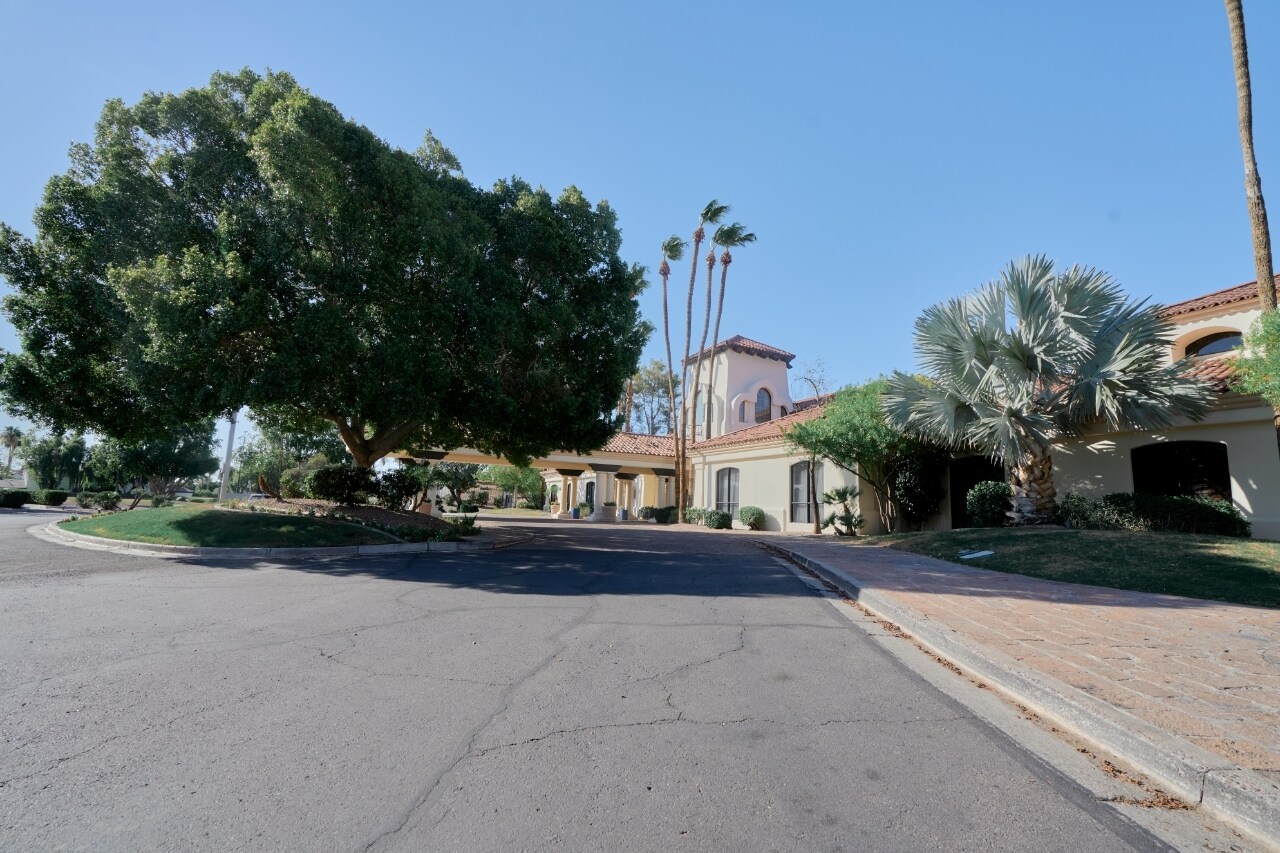 Building Photo - 1317 N Palmsprings Dr