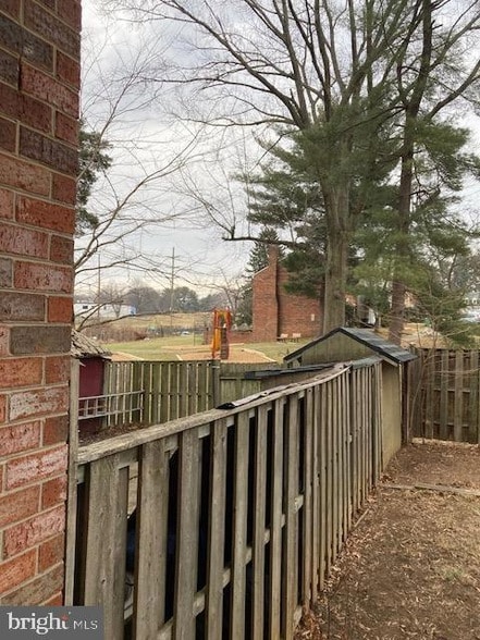 Building Photo - 35 Midline Ct