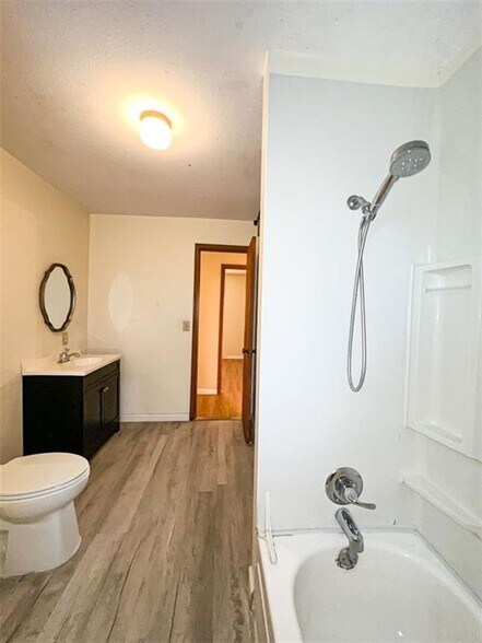 Building Photo - 102 Brenda Ave