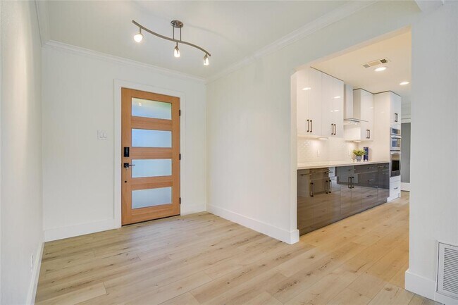 Building Photo - 9026 Lockleven Loop