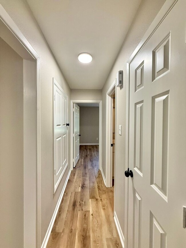 Building Photo - Newly Renovated Duplex for Rent!