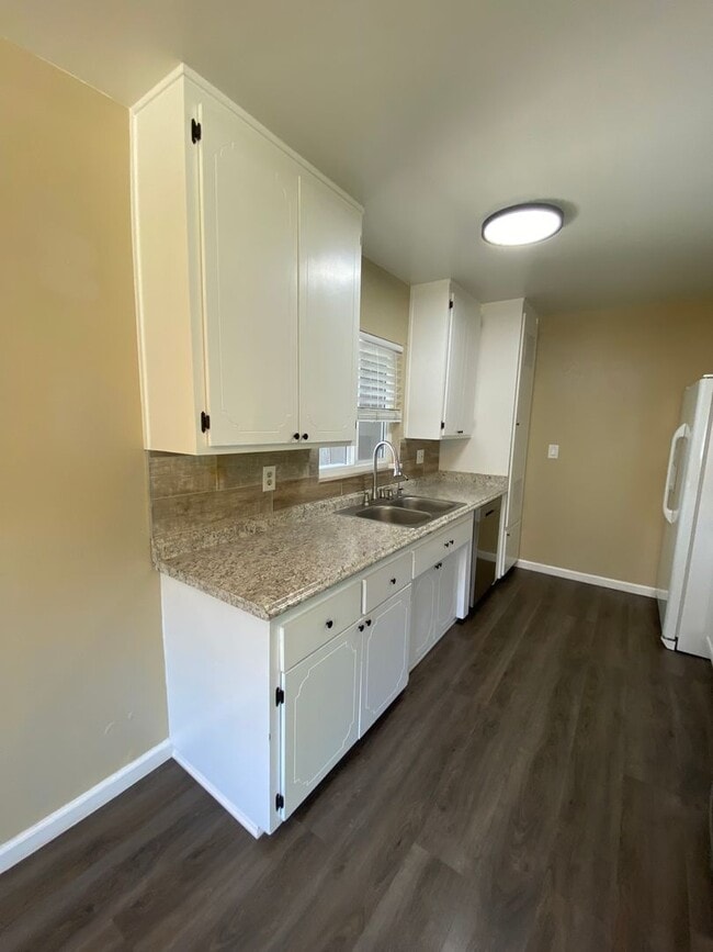 Building Photo - Updated Single Story Home Located in Orcutt with easy access to VSFB/Highway 135