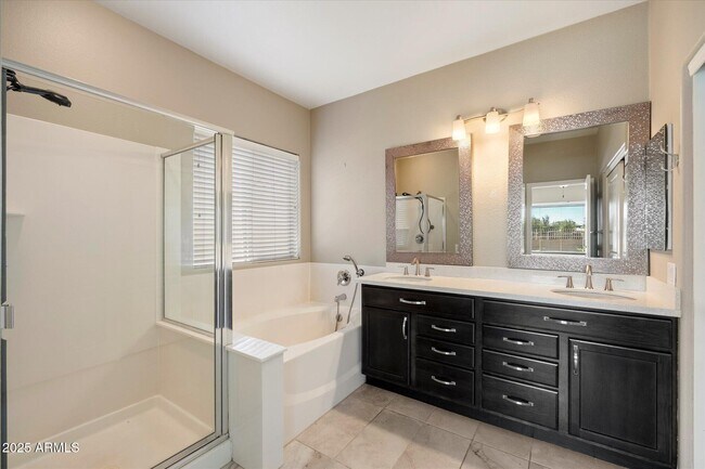 Building Photo - 949 E Indian Wells Pl