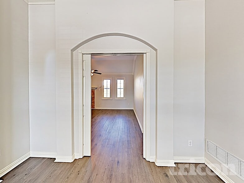 Building Photo - 1202 Mission St