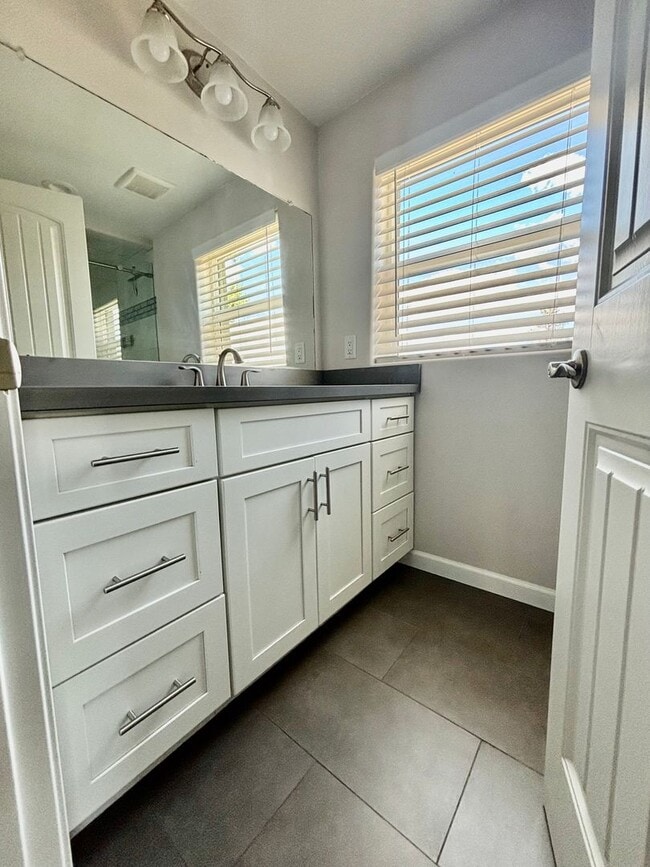 Building Photo - Beautiful 2100 sq ft Prescott home, 4 bed 2 bath with large upstairs loft on almost an acre of land!