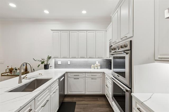 Building Photo - 6605 Bandera Ave