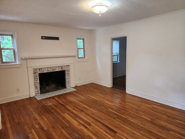 Building Photo - 302 Potter Dr