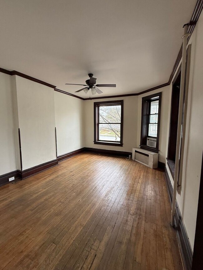 Building Photo - 49 W Commerce St