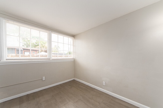 Building Photo - 530 26th St S