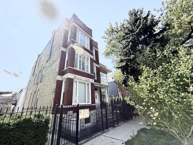 Building Photo - 1 bedroom in Chicago IL 60642